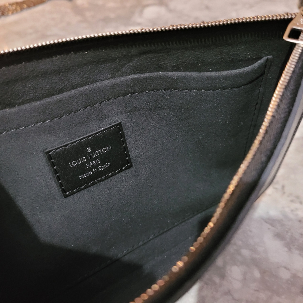 SOLD Neverfull Pouch with Inclusions- Epi Noir - Picture 12 of 16